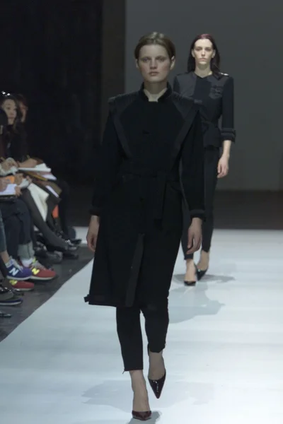 Look 10